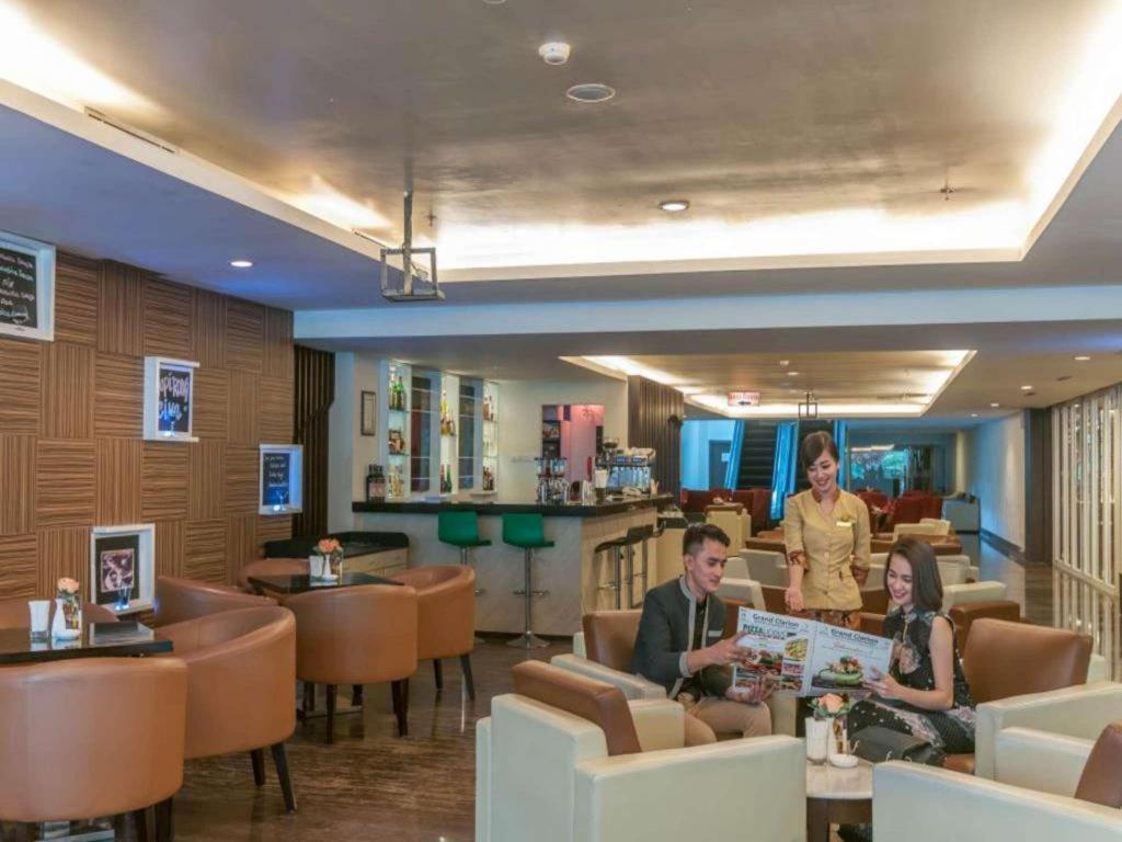 Claro Hotel Kendari Exterior foto